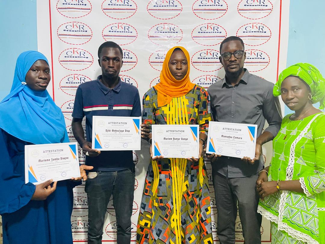 Cérémonie de remise des attestations de la formation sur la création d&rsquo;entreprise et l&rsquo;entrepreneuriat